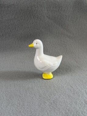 Ceramic White Duck Figurine With Yellow Beak & Feet Russ Berrie 3" Tall Made In